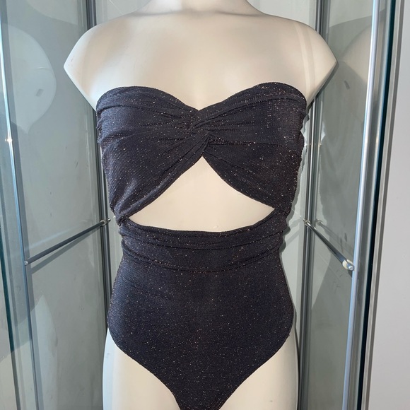 PrettyLittleThing Sparkling Sleeveless Bodysuit - Picture 3 of 11